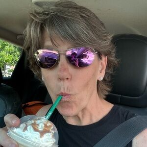 Meet your Posher, Kelli